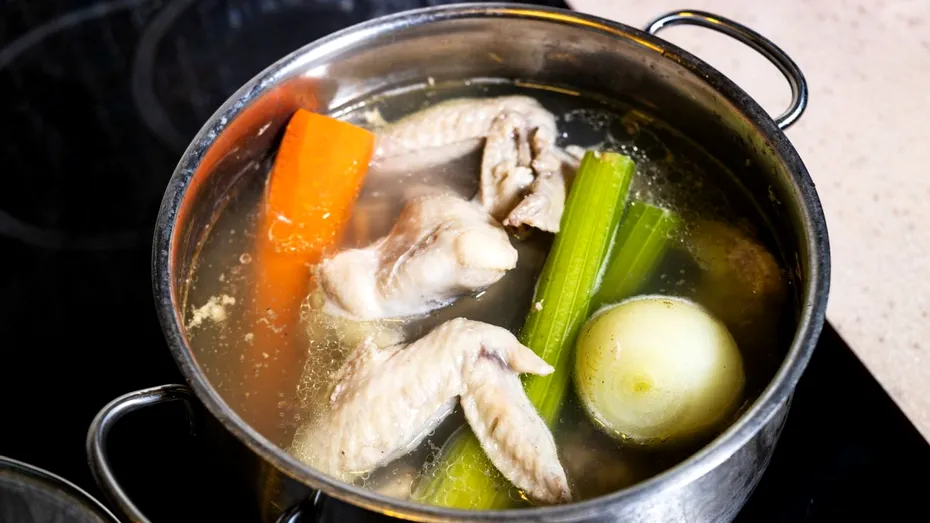 10 greșeli pe care să nu le mai faci când gătești supă sau ciorbă. Evită-le dacă vrei să-ți iasă mâncarea bună