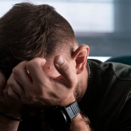 Cum să îți ajuți partenerul care se confruntă cu depresia. Ajutorul profesional și sprijinul emoțional pot face diferența