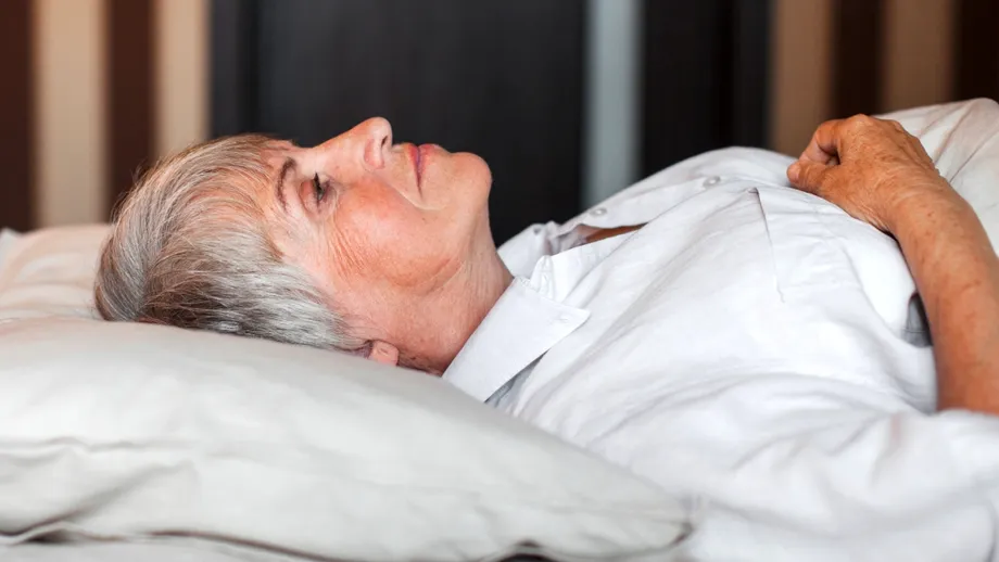 Obiceiul simplu care ajută la scăderea tensiunii arteriale. La ce oră trebuie să te culci