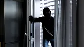 Cum poți să-ți protejezi casa de hoți când ești în vacanță. Nu ai nevoie de camere de filmat