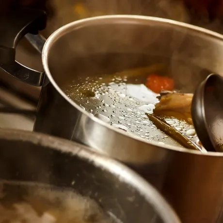 Supa care te întinerește. Scapi de riduri dacă o mănânci zilnic