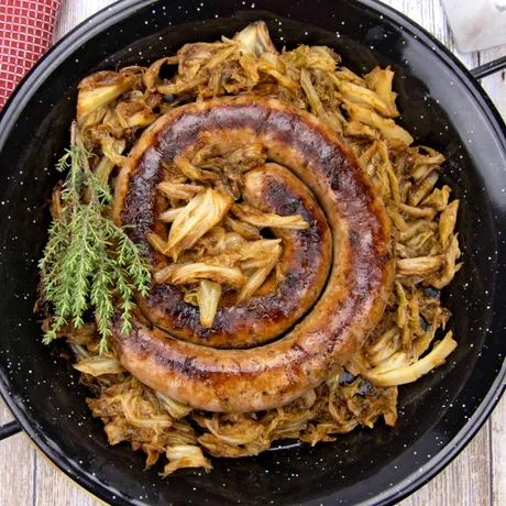 Varză cu Cârnați Durdulii de la Matache Măcelaru’