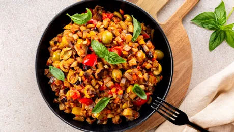 Caponata siciliană: deliciul mediteranean pe care trebuie să-l încerci acasă!