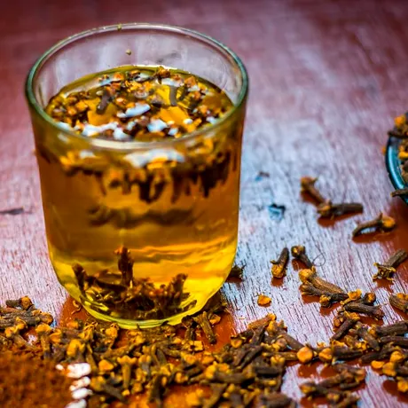 Ceaiul cu efect sedativ. Ingredientul natural care te ajută să dormi și să te relaxezi dacă ai probleme cu somnul