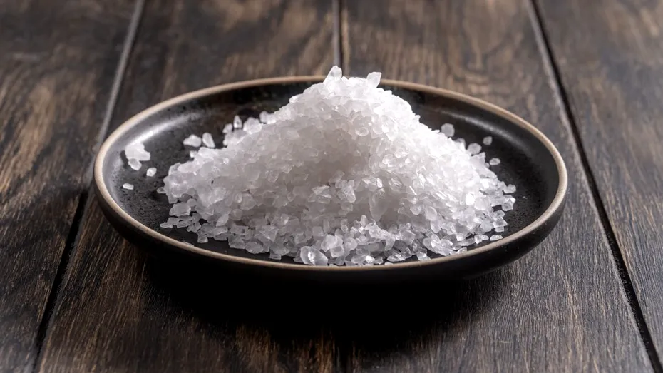 Tipul de sare pe care ar trebui să îl eviți complet. Avertismentul medicului Cezar: „Poate provoca probleme serioase”