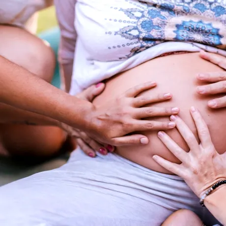 O tânără mamă a murit în timp ce năștea acasă, după ce o doula plătită nu a chemat ambulanța: „Nu cred că am o obligație”