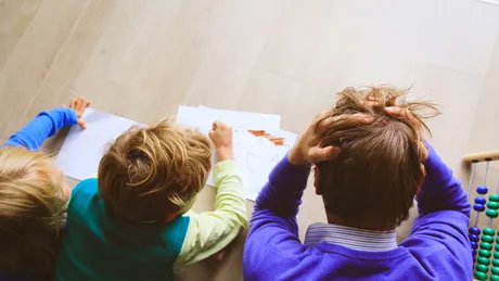 10 moduri în care să-ţi ajuţi copilul cu temele