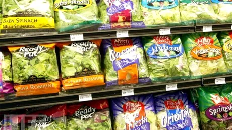Trebuie sau nu spălată salata la pungă cumpărată din supermarket? Ce au descoperit oamenii de știință