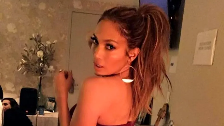 Cum reuşeşte Jennifer Lopez să arate ca o adolescentă, deşi are 47 de ani (FOTO)