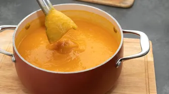 Supa care te scapă de migrenă. Rețeta care alungă orice durere de cap