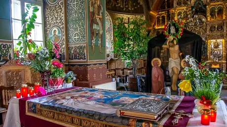 Semnificația obiceiului de a trece pe sub masă în Vinerea Mare