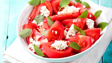 Salata de roşii - cum să prepari cea mai sănătoasă reţetă