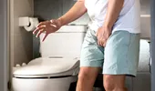 Ții urina prea mult timp? Iată ce efecte poate avea asupra vezicii urinare