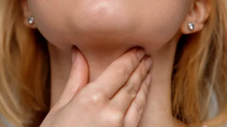 Cum să tratezi corect durerea în gât. Trei tipuri pe care trebuie să le recunoști după simptome și cum să le vindeci acasă