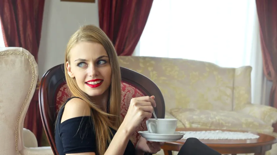 3 trucuri de machiaj pentru dinți mai albi