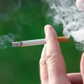 Fumatul crește riscul de demență. Legătura ascunsă dintre nicotină, plămâni și creier