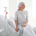 Speranță nouă pentru pacienții cu cancer: tratamentele care „învață” corpul să lupte singur