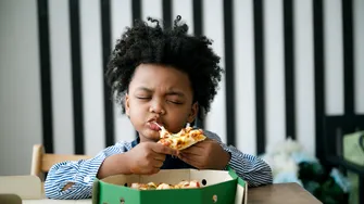 Alegerea cuvintelor potrivite despre mâncare: Cum să educi copiii să fie sănătoși fără a le forma complexe