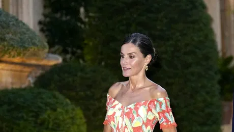 Regina Letizia, apariție impecabilă într-o rochie maxi cu imprimeu