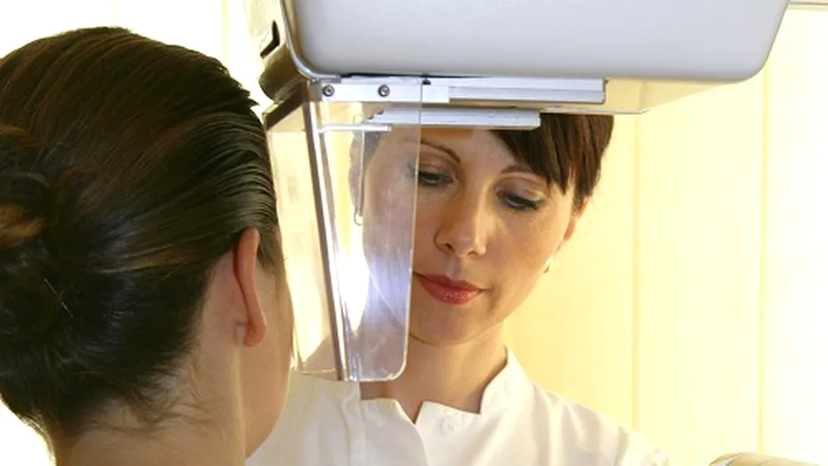 Radiaţiile emise de mamograf NU favorizează cancerul tiroidian