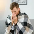 „Gripa bărbaților” chiar există? Ce spun studiile despre diferențele dintre sistemul imunitar al femeilor și gripa bărbaților