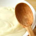Lingurile de lemn și bacteriile ascunse în fisurile materialului