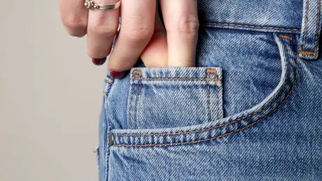 Ce să ții în buzunarul pantalonilor ca să ai NOROC de bani. Trucul străvechi de care mulți nu au auzit