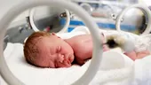 Bebelusul uitat in incubator, operat astazi