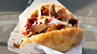 Cum să faci kebab acasă. Rețeta delicioasă care te face să anulezi comanda la fast-food