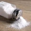De ce se întărește sarea în solniță și cum o poți păstra uscată?