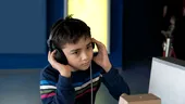 Terapia care îți poate rescrie creierul. Metoda Tomatis uimește părinții cu copii speciali