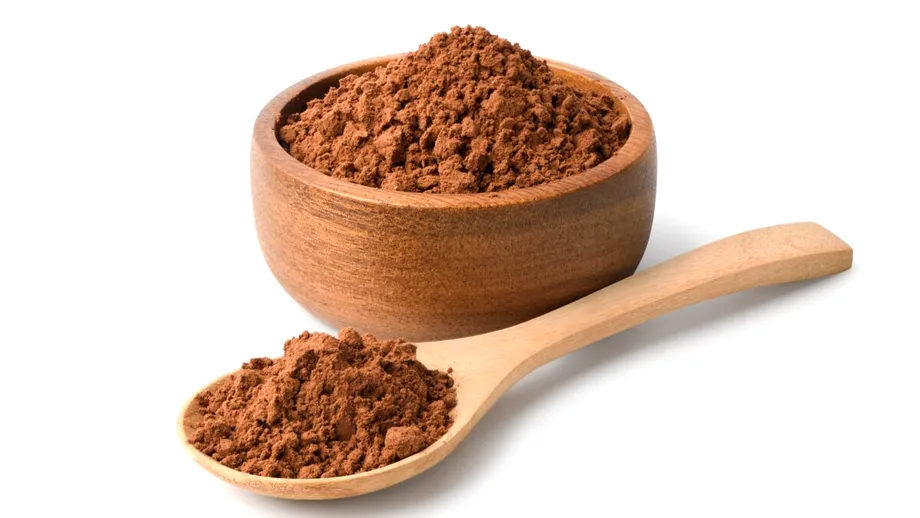 Cum să scapi de firele albe de păr cu pudra de cacao