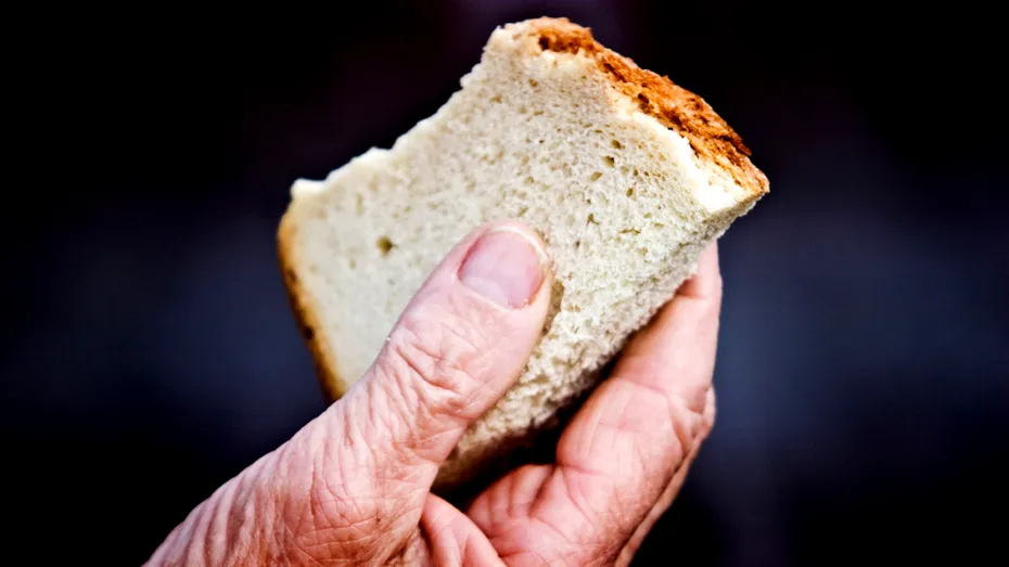 Ce se întâmplă cu pâinea când se întărește: trucuri ca să o ții proaspătă mai multă vreme