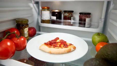 Cât timp poate fi ținută pizza în frigider, de fapt. Greșeala pe care mulți români o fac