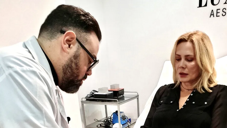 Cum a scăpat Dana Săvuică de ridurile din zona genunchilor, la 50 de ani