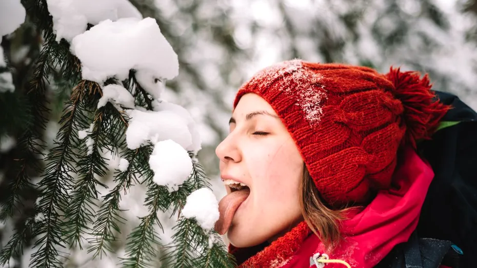 De ce nu e bine să mănânci zăpadă? Avertismentul medicilor