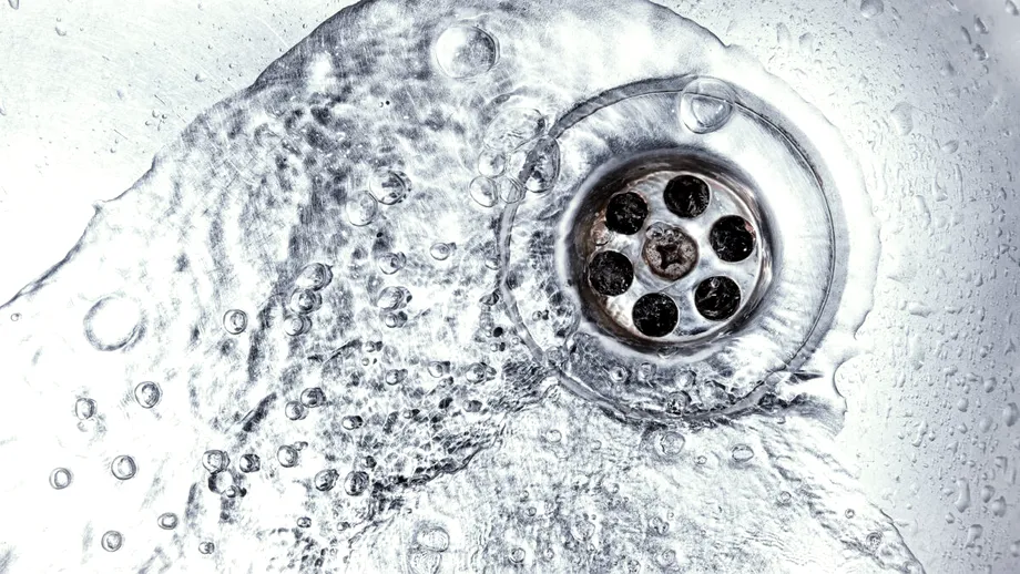 Cum să cureți și să parfumezi țevile de la bucătărie cu soluții naturale