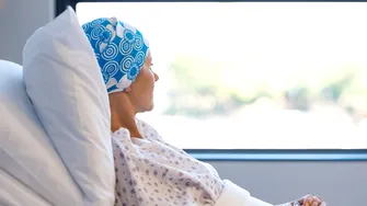 O mamă care a suportat chimioterapii intensive a aflat că, de fapt, nu avea cancer