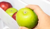 Mere verzi sau mere roșii? Care variantă e mai bună dacă ai tenul gras sau riduri și piele uscată