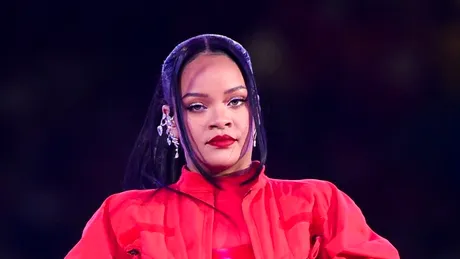 Rihanna, însărcinată a doua oară. Ținuta cu care a dezvăluit sarcina la Super Bowl