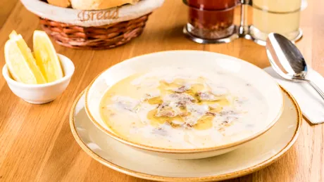 Ce a descoperit o femeie în ciorba de burtă pe care a comandat-o la un local din Dâmbovița. „Mâncați la voi acasă”