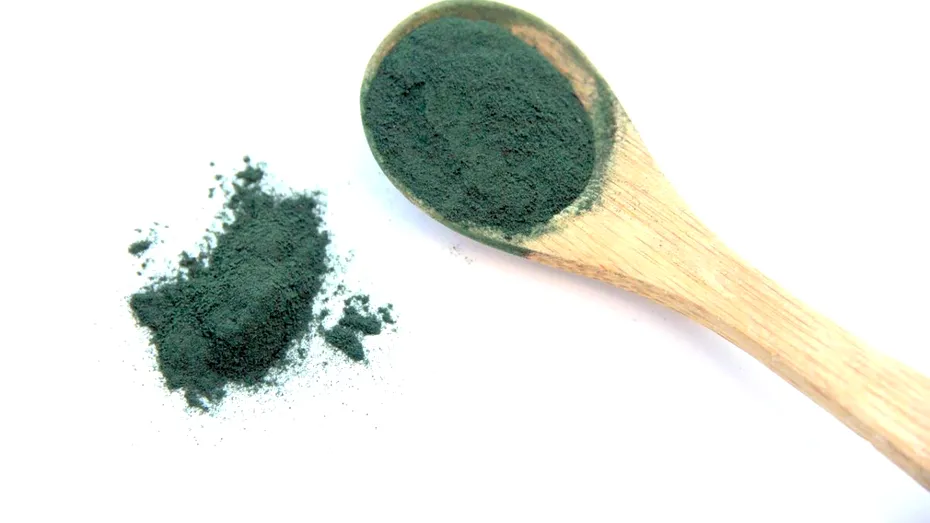 De ce să consumi spirulină? Cinci beneficii pentru sănătate