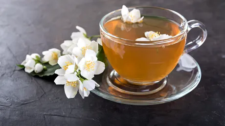 Ceaiul care luptă împotriva asteniei de primăvară, te ajută să slăbești și combate migrenele