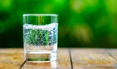 Este apa minerală benefică pentru organismul tău? 7 efecte ale consumului de apă minerală
