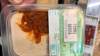 Din ce este făcută, de fapt, fasolea bătută din Mega Image? Este unul dintre produsele de post preferate de români