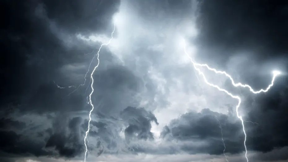 Cât va mai dura vremea rea? Ploi și frig neobișnuit pentru această perioadă a anului