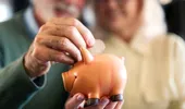 Când vor primi pensionarii banii în noiembrie 2026? Pensia va veni cu o mică întârziere