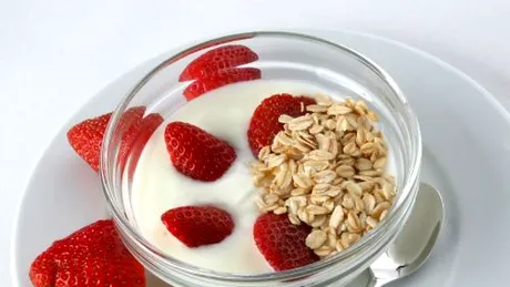 Consumul de iaurt probiotic te ajută să fii mai fericită