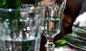 Cum cureți corect paharele de cristal. Ce temperatură trebuie să aibă apa, de fapt, să nu rămân pete, zgârieturi sau urme de degete după uscare