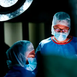 Leziunile de menisc netratate: drumul tăcut către artroza precoce și protezarea articulară